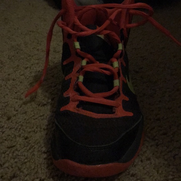 Nike Air Without A Doubt shoes (size 6Y) - Picture 4 of 6